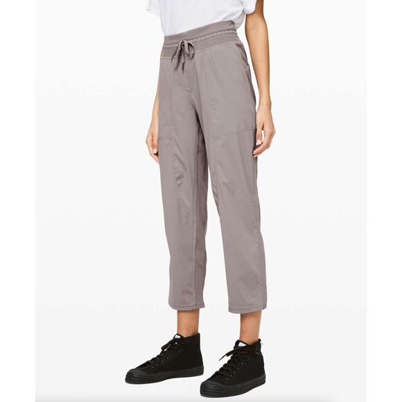 LULULEMON Dance Studio Crop *25" Half Moon Gray Sz 2 {R7} - Picture 2 of 9